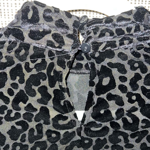 Sheer Black Velvet Leopard Top with shoulder pads - Picture 3 of 3